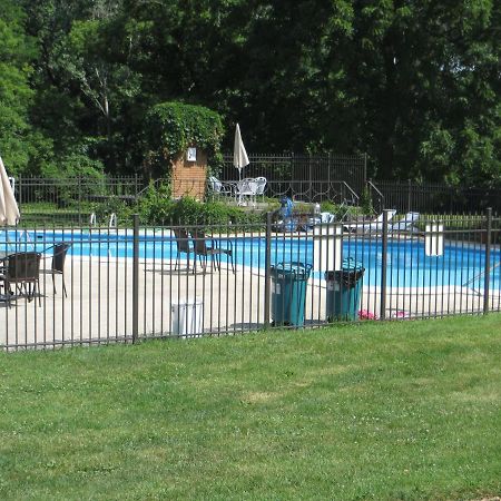 The Wesley Inn Motel Женевско езеро Екстериор снимка